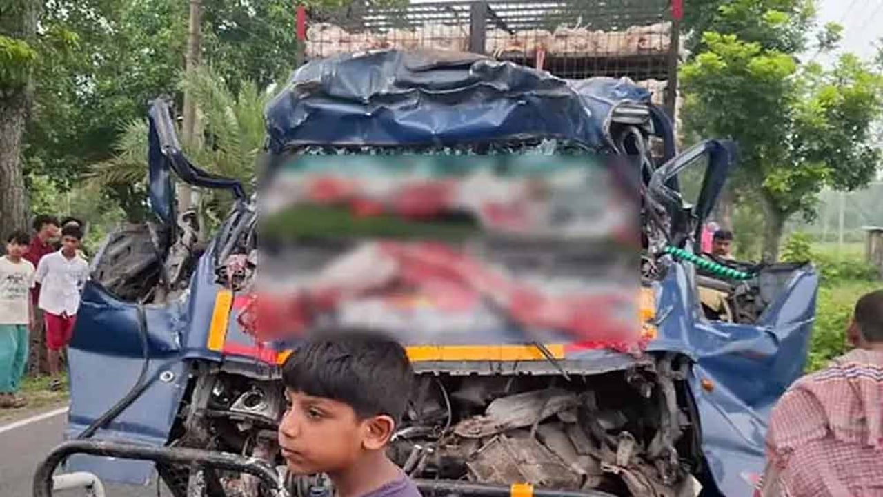 টাঙ্গাইলে ট্রাকের সঙ্গে পিকআপের ধাক্কা, নিহত ৪