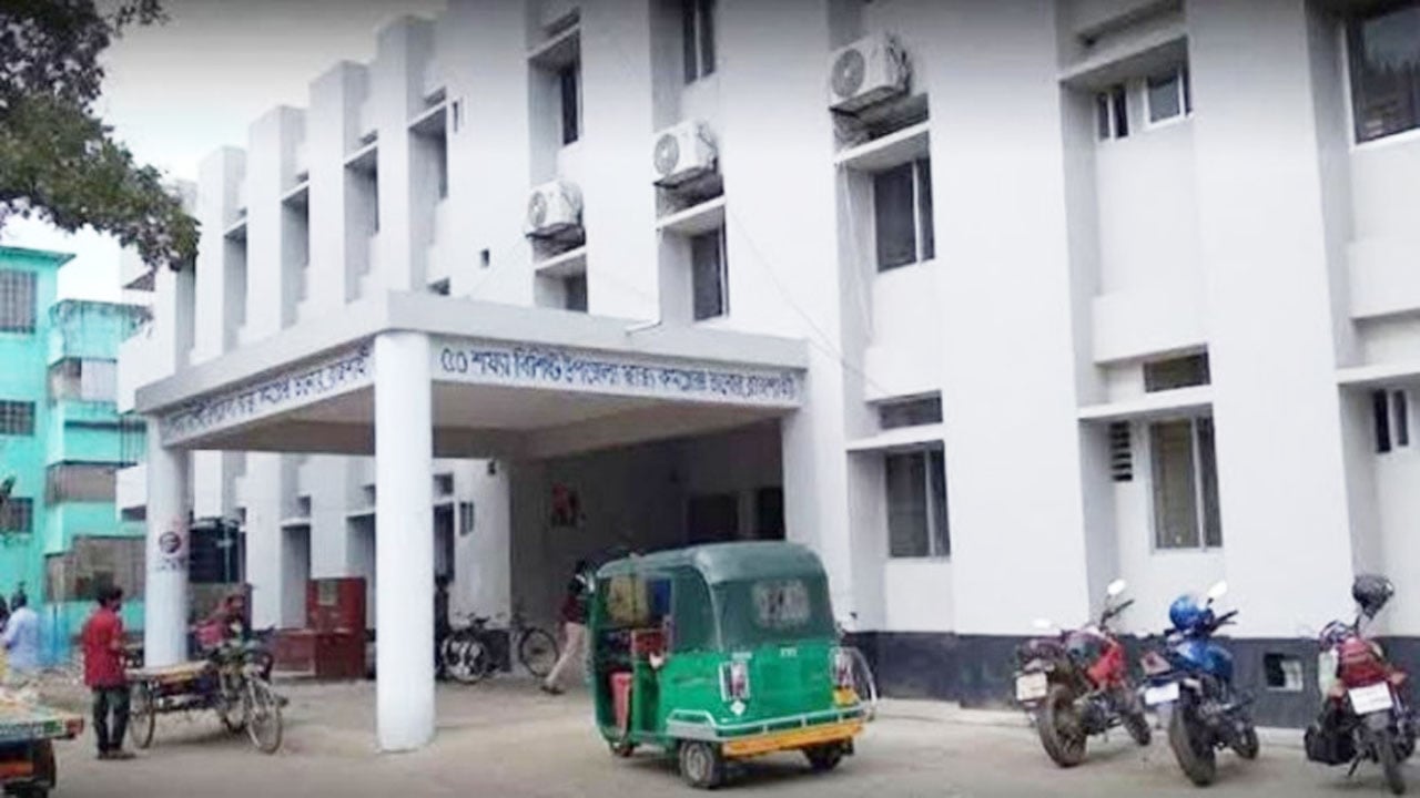 তানোরে ভ্যানের ধাক্কায় শিশুর মৃত্যু