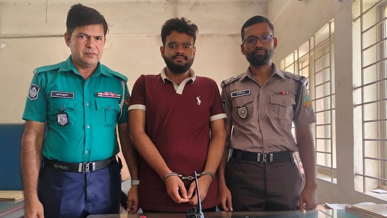টঙ্গীতে প্রাইভেট কারসহ ভুয়া পুলিশ সদস্য গ্রেপ্তার