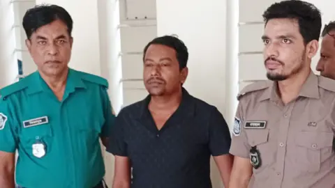 টঙ্গীতে স্বেচ্ছাসেবক লীগ নেতা গ্রেপ্তার