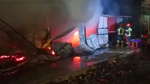 টঙ্গীতে অগ্নিকাণ্ডে প্রেসক্লাব মার্কেটসহ ১০ দোকান পুড়ে ছাই