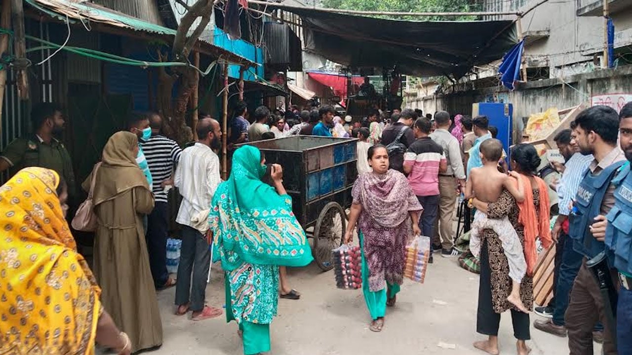 টঙ্গীতে মাদকের আস্তানা গুঁড়িয়ে দিল প্রশাসন