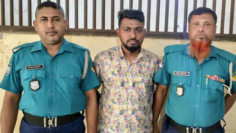 টঙ্গীতে সন্ত্রাস বিরোধী মামলায় নিষিদ্ধ ছাত্রলীগ নেতা গ্রেপ্তার