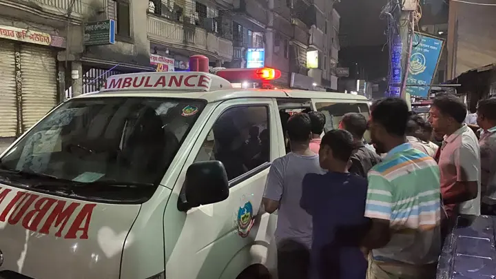 টঙ্গীতে ধারালো অস্ত্রের আঘাতে আহত এসআই, সহযোগীসহ আটক দুই ছিনতাইকারী 