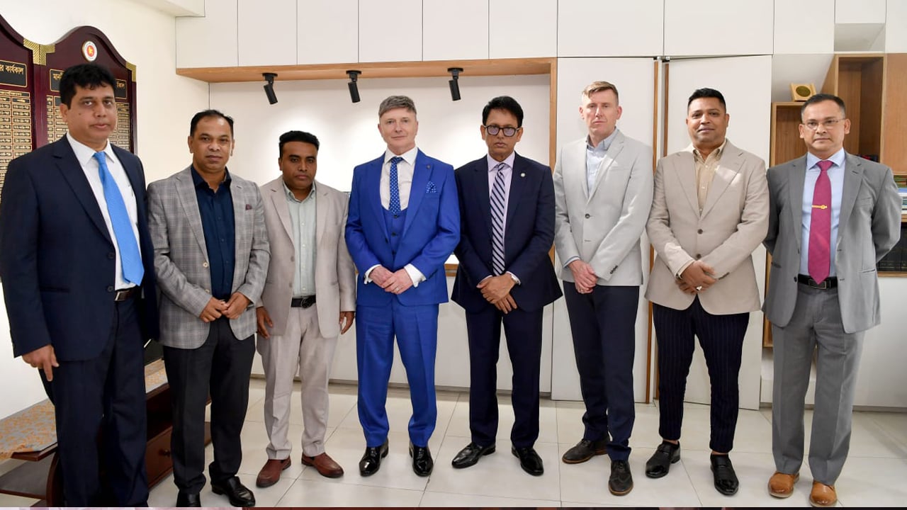 শিক্ষামন্ত্রীর সাথে পাকিস্তান হাইকমিশনারের সাক্ষাৎ