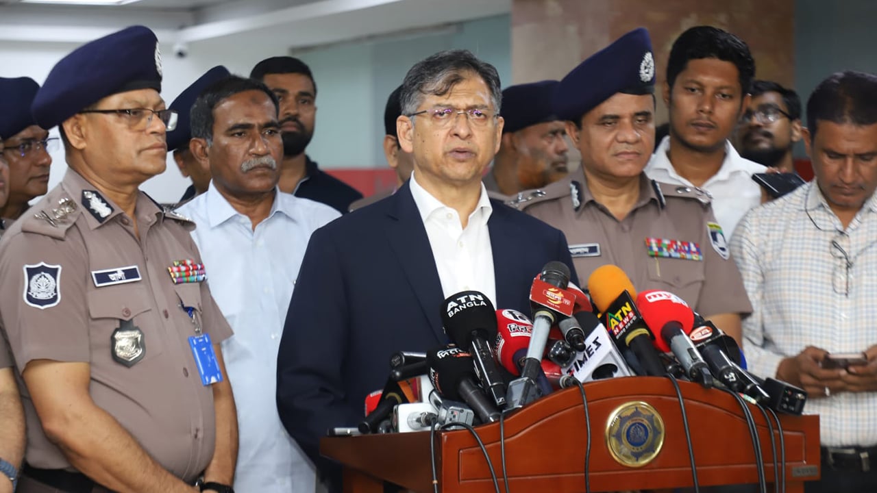 ঈদে নিরাপত্তা ও মহাসড়ক তদারকিতে কঠোর অবস্থানে সরকার: স্বরাষ্ট্রমন্ত্রী