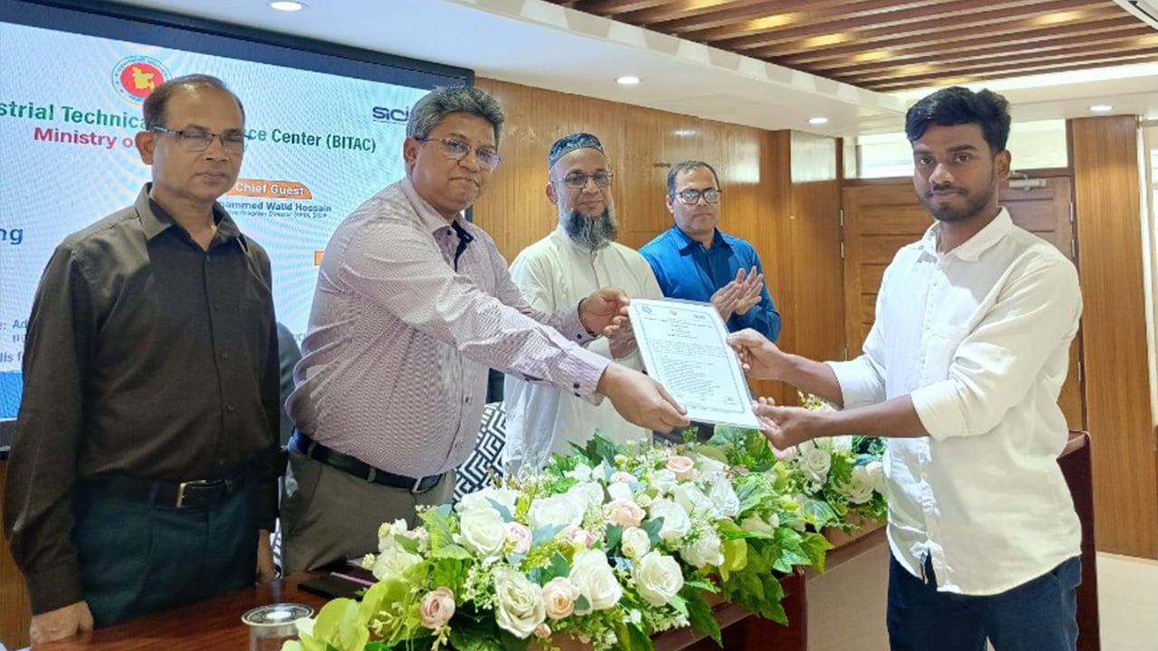 সনদপত্র বিতরণ ও জব ফেয়ার আয়োজন