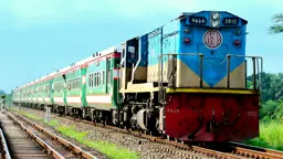 চলন্ত ট্রেনের ছাদে যুবককে ছুরিকাঘাত, টাকা-মোবাইল ছিনতাই