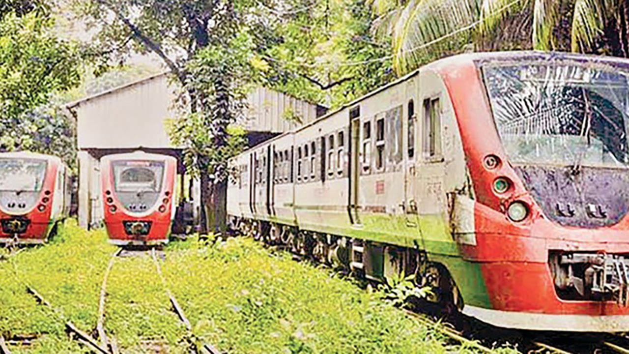 লাকসামে পাঁচ বছরে ১৮ জোড়া ট্রেন  চলাচল বন্ধ, যাত্রীদের  ভোগান্তি