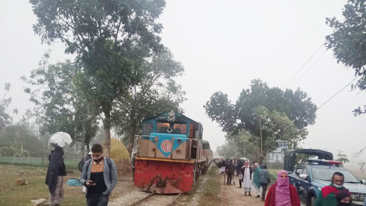 বগি লাইনচ্যুত, ঢাকা-ময়মনসিংহ রুটে রেল যোগাযোগ বন্ধ