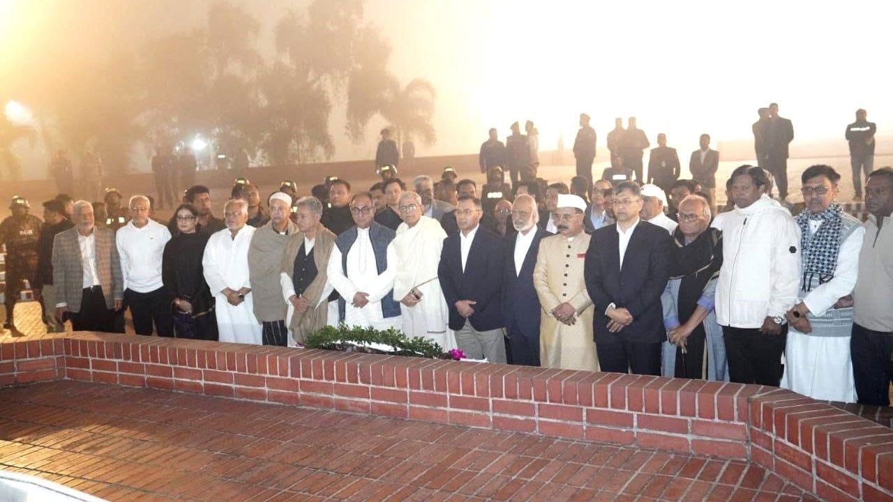 স্মৃতিসৌধে তারেক রহমানের শ্রদ্ধা