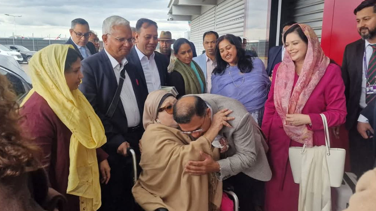 হিথ্রো বিমানবন্দরে খালেদা জিয়াকে বিদায় জানালেন তারেক রহমান