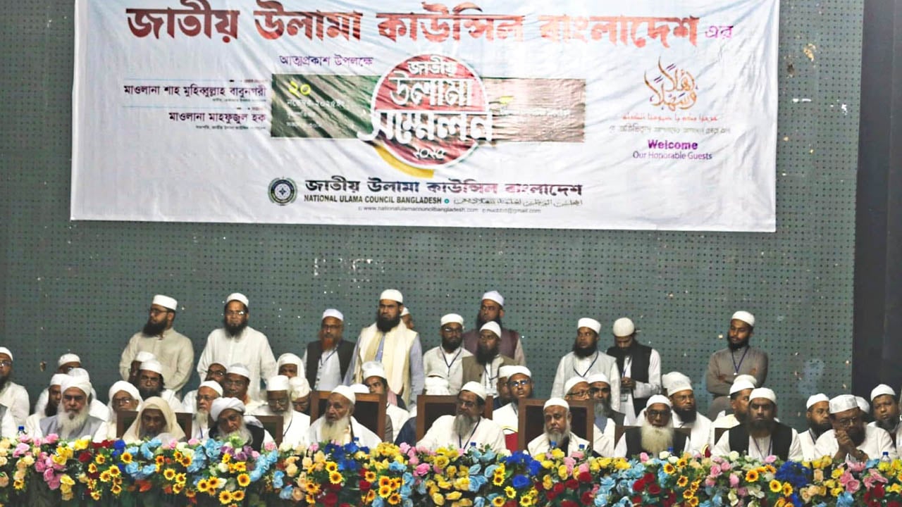 ইসলামবিরোধীদের বিষয়ে সবাইকে ঐক্যবদ্ধ থাকতে হবে: হেফাজত আমির