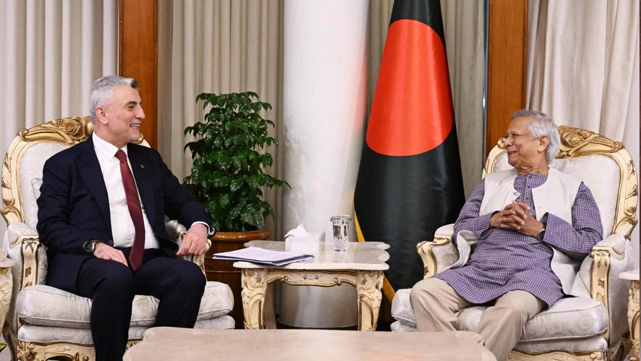 তুরস্ককে বাংলাদেশে শিল্প স্থানান্তরের আহ্বান প্রধান উপদেষ্টার