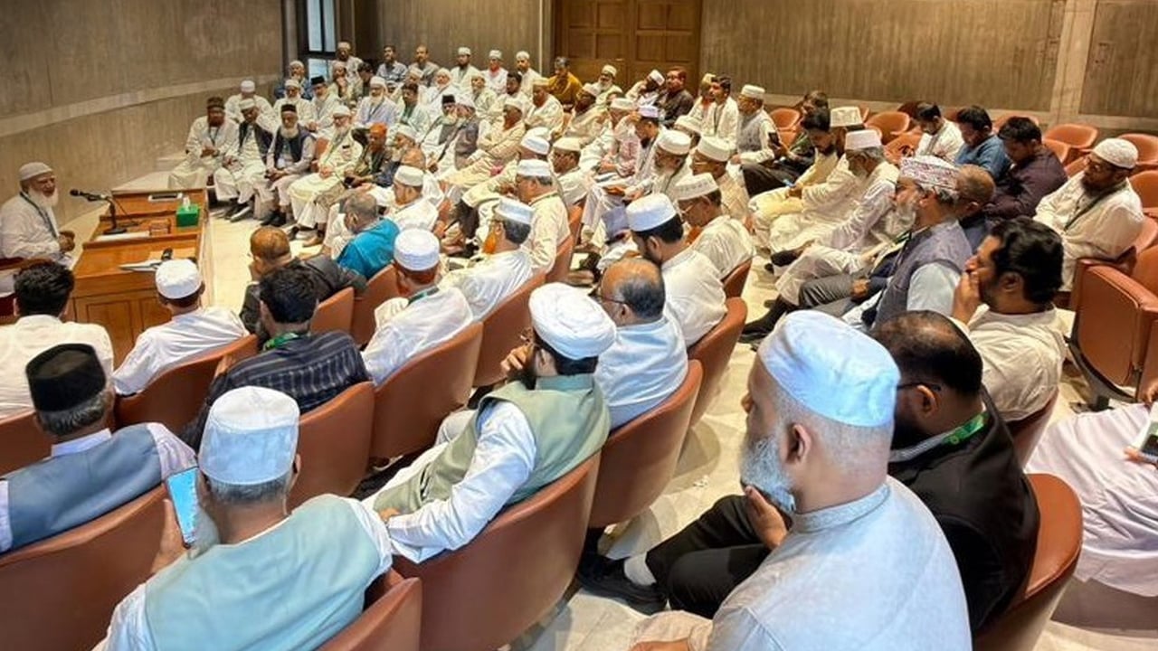 জাতীয় সংসদে বিরোধীদলীয় এমপিদের বৈঠক