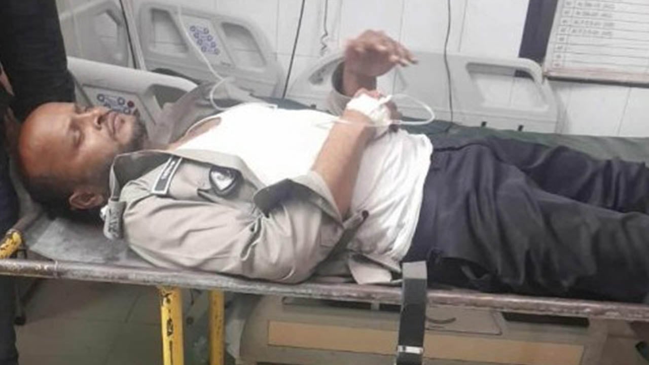 সায়েদাবাদে মাদকবিরোধী অভিযান, ইন্সপেক্টর গুলিবিদ্ধ