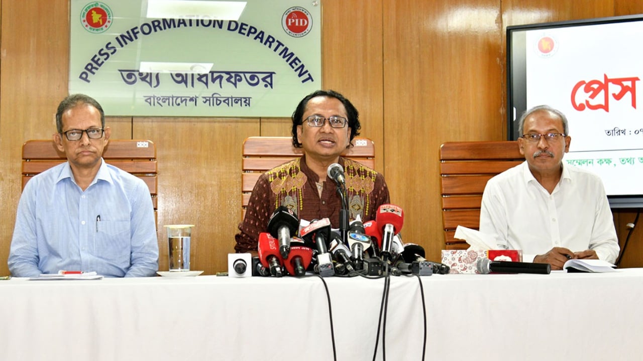 দল হিসেবে আ.লীগের বিচার হবে ট্রাইব্যুনালে: তথ্য উপদেষ্টা