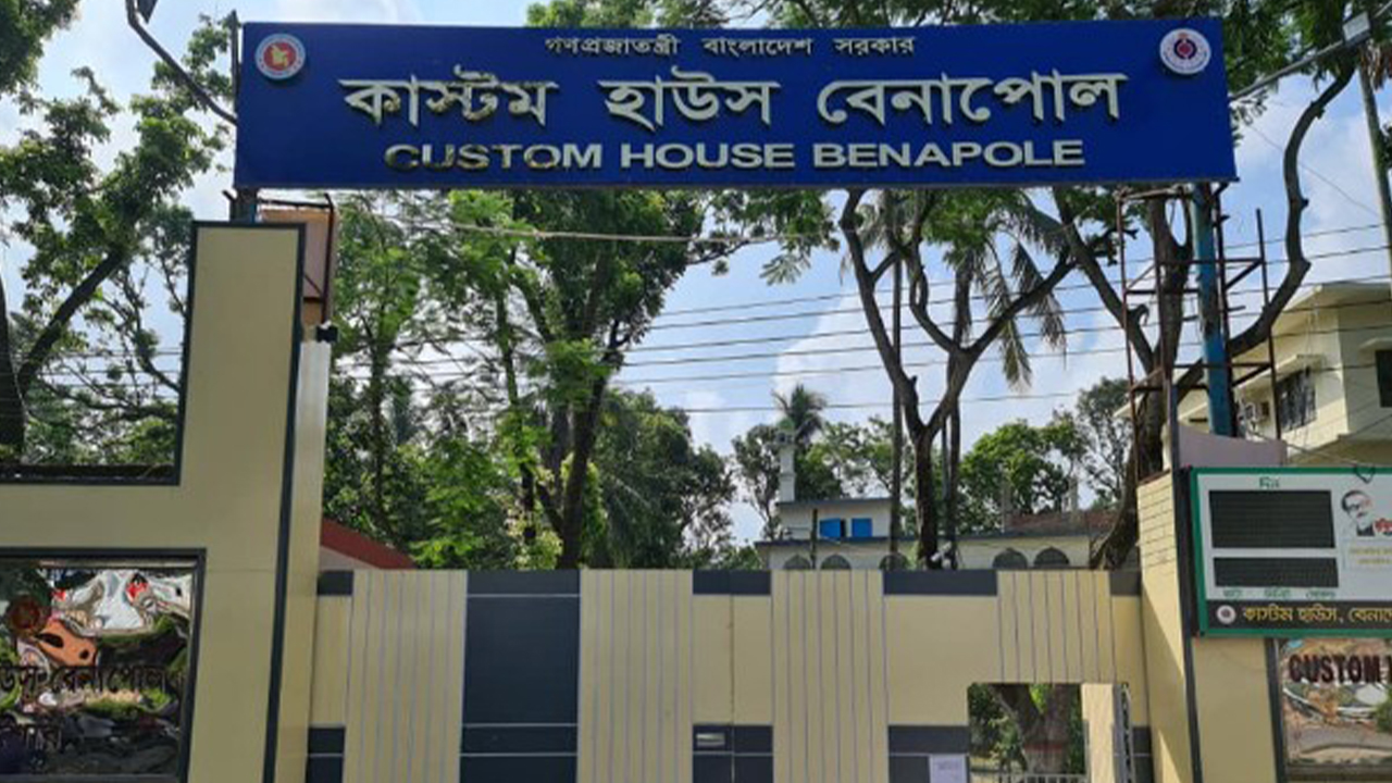 ঘুষসহ গ্রেপ্তার সেই নারী রাজস্ব কর্মকর্তা বরখাস্ত