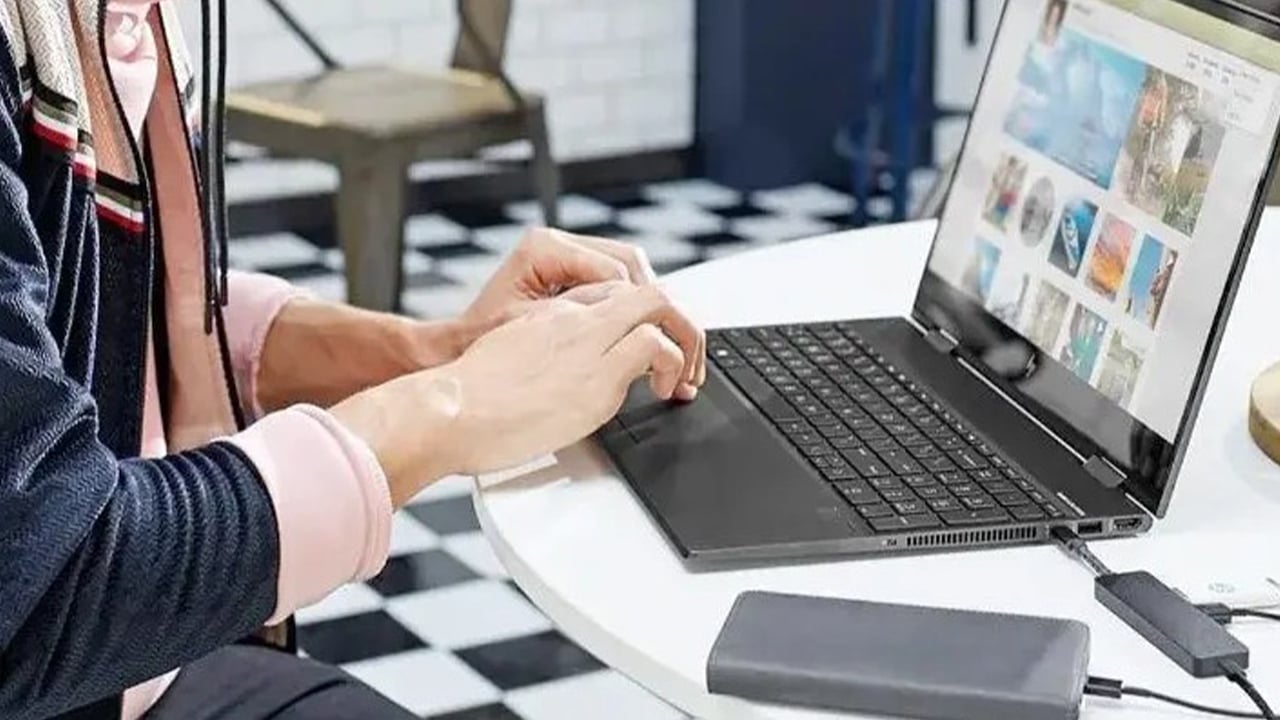 চার্জে রেখেই ল্যাপটপে কাজ করে যে ভুল করছেন