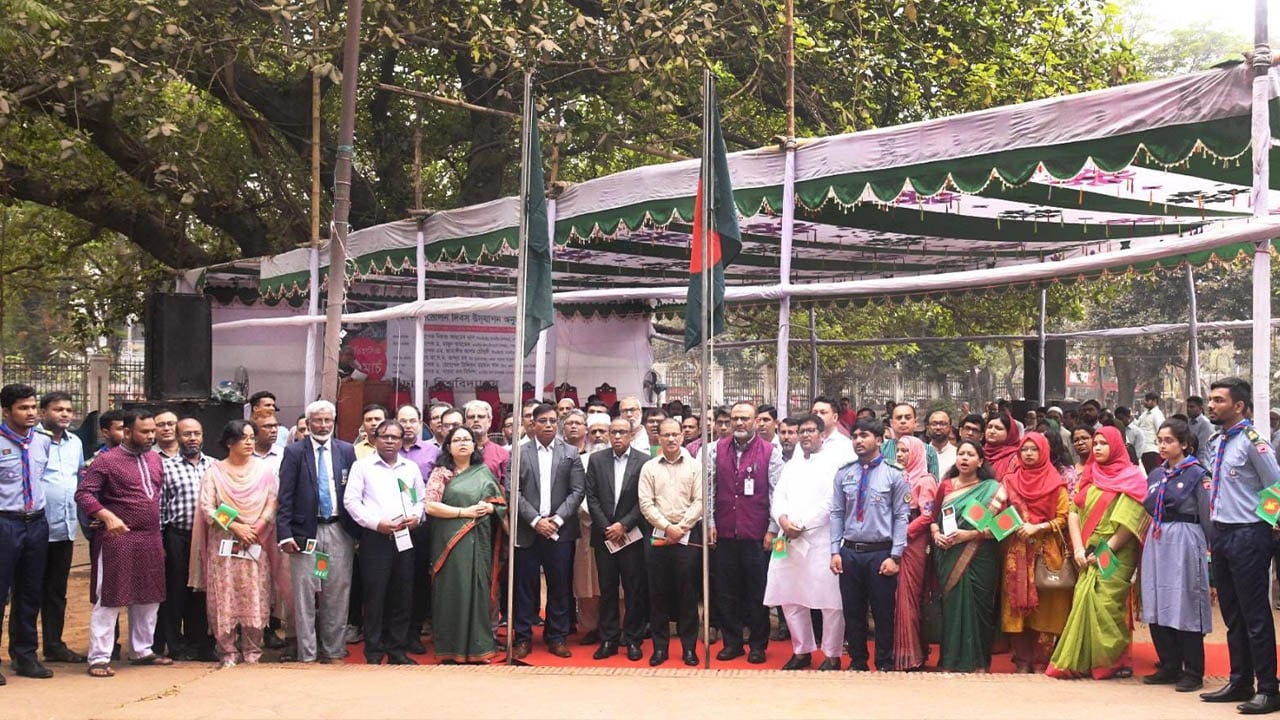 ঢাকা বিশ্ববিদ্যালয়ে ঐতিহাসিক পতাকা উত্তোলন দিবস উদযাপন