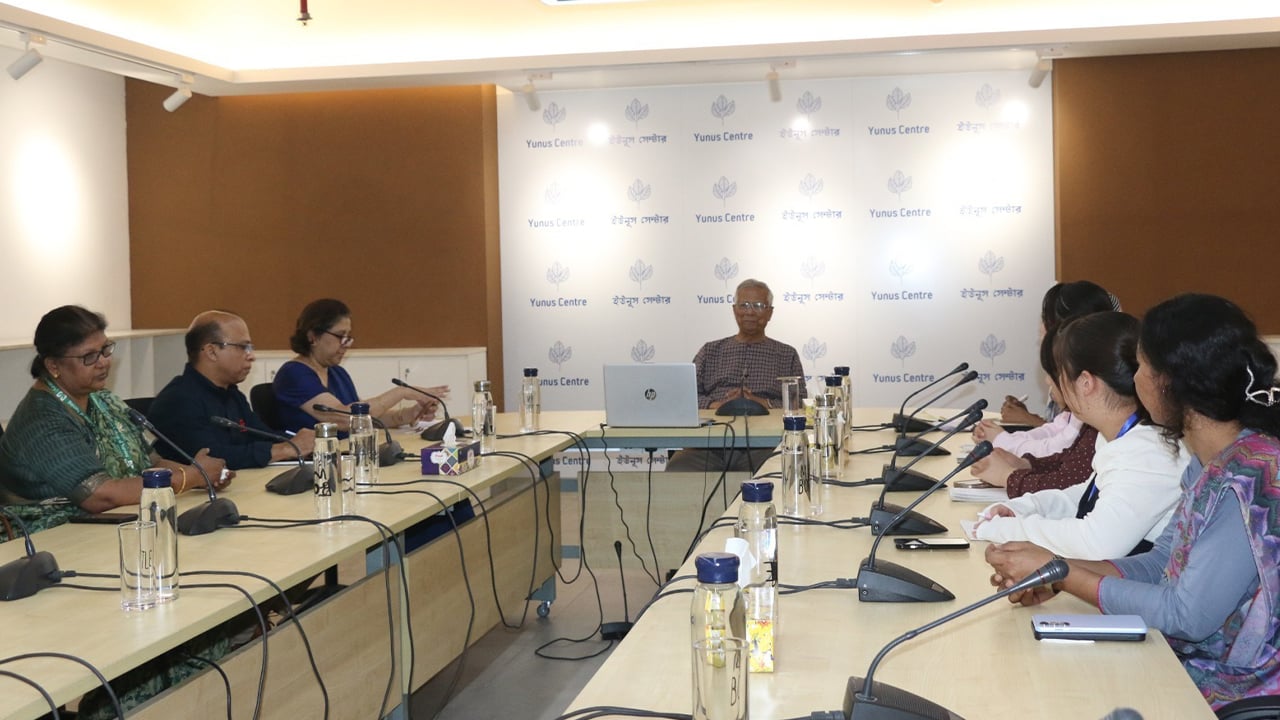 ছয়দিনের জাপান সফর শেষে ঢাকায় ফিরেছেন প্রফেসর ইউনূস