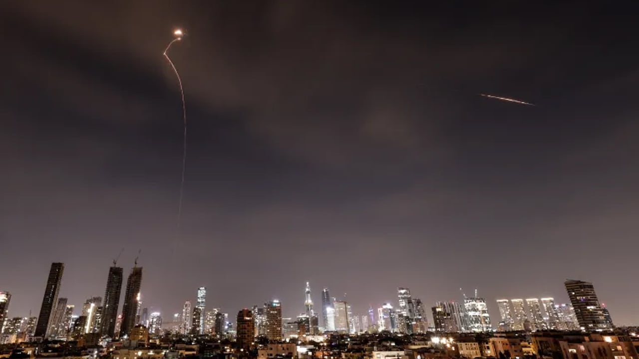 আমিরাতে ক্ষেপণাস্ত্রের ধ্বংসাবশেষ পড়ে ভারতীয় নাগরিক আহত