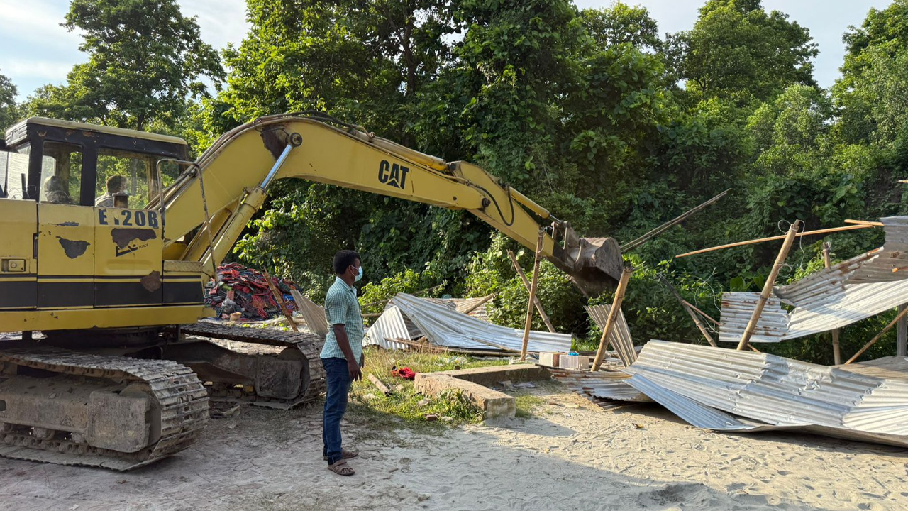 ঘাটাইলে অবৈধ সীসা কারখানা উচ্ছেদ