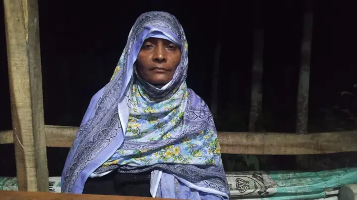 উজিরপুরে ভিটেমাটি দখল করে বিধবা নারীকে এলাকাছাড়া
