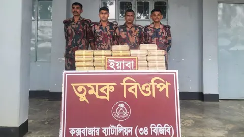 তুমব্রু সীমান্তে তিনটি ব্যাগে মিলল ৪ লাখ বার্মিজ ইয়াবা