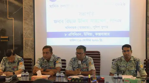 রোহিঙ্গা ক্যাম্পে মাদক ও অবৈধ অস্ত্র  উদ্ধারে অভিযান জোরদারের নির্দেশ 
