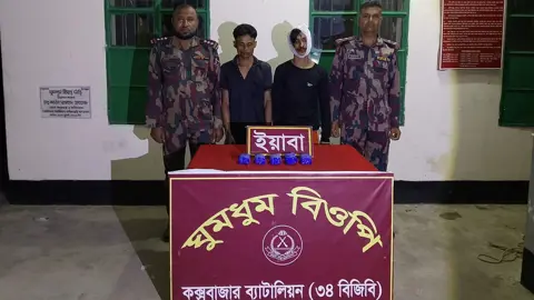 ঘুমধুম সীমান্তে বিজিবির অভিযানে ২ লাখ ইয়াবাসহ দুই রোহিঙ্গা গ্রেপ্তার