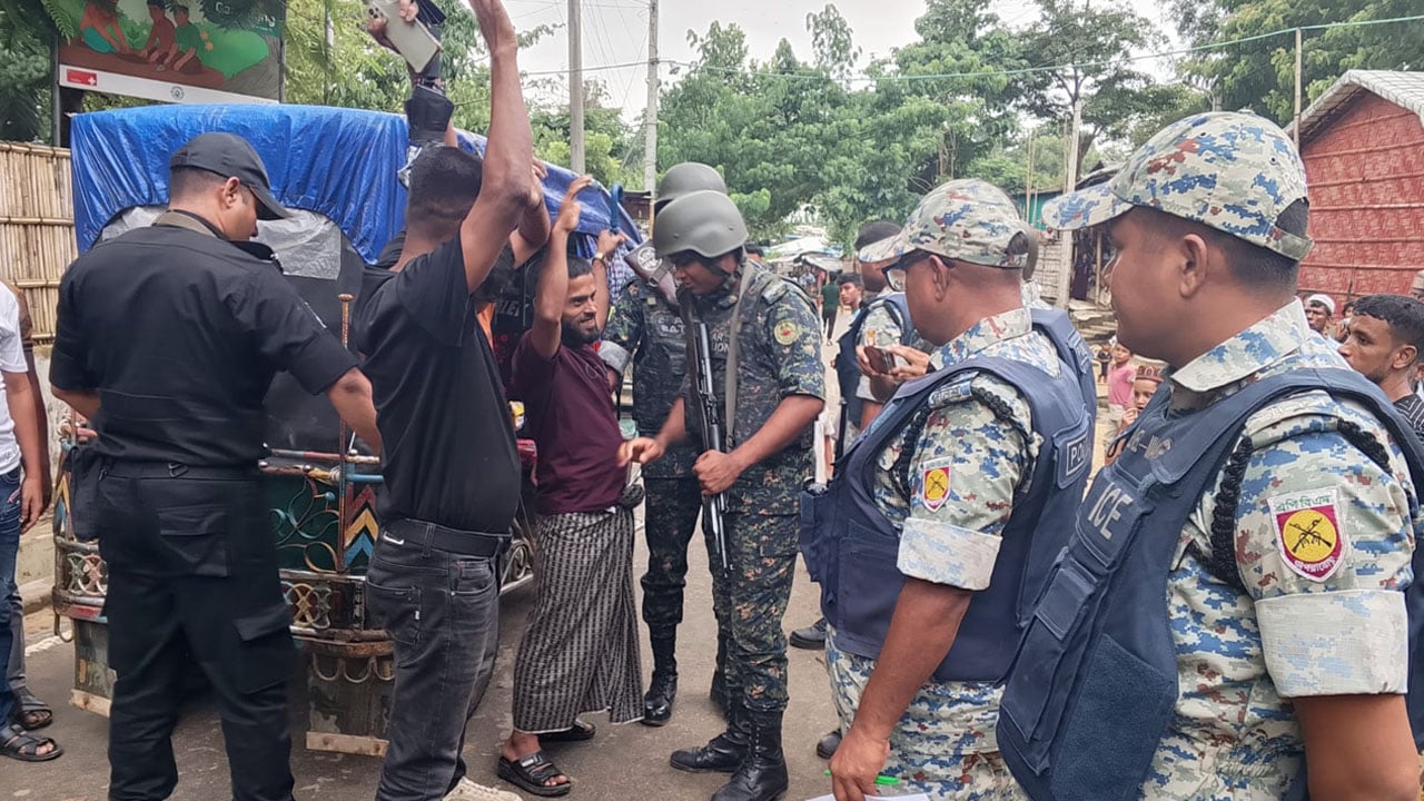 রোহিঙ্গা ক্যাম্পে একবছরে অস্ত্র-মাদক উদ্ধারসহ গ্রেপ্তার ১৬৬