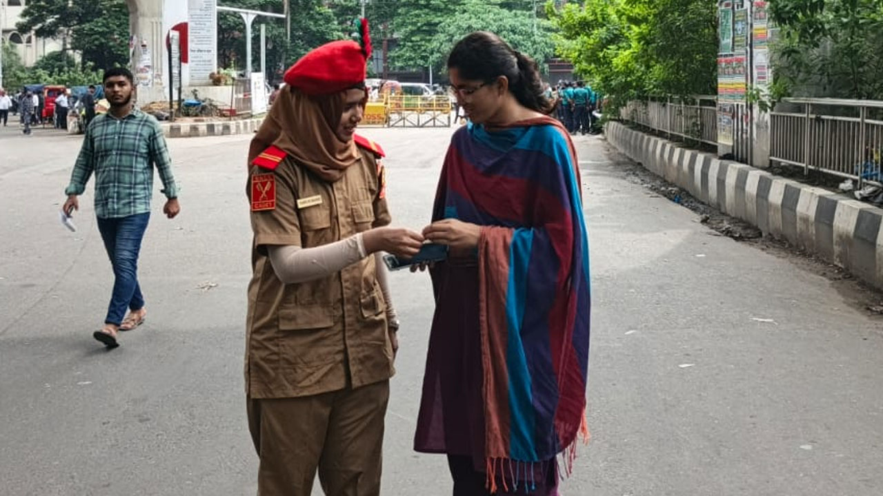 আইডি কার্ড চেক করা হলো ভিপি প্রার্থী উমামার
