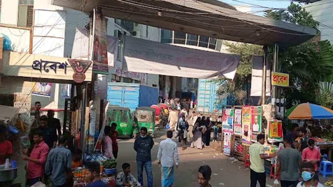 ধোঁয়া দেখতে গিয়ে বিস্ফোরণে প্রাণ গেল ব্যবসায়ীর