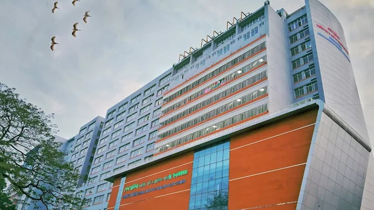 খিলক্ষেতে হোটেলে আগুনে দগ্ধ ৪