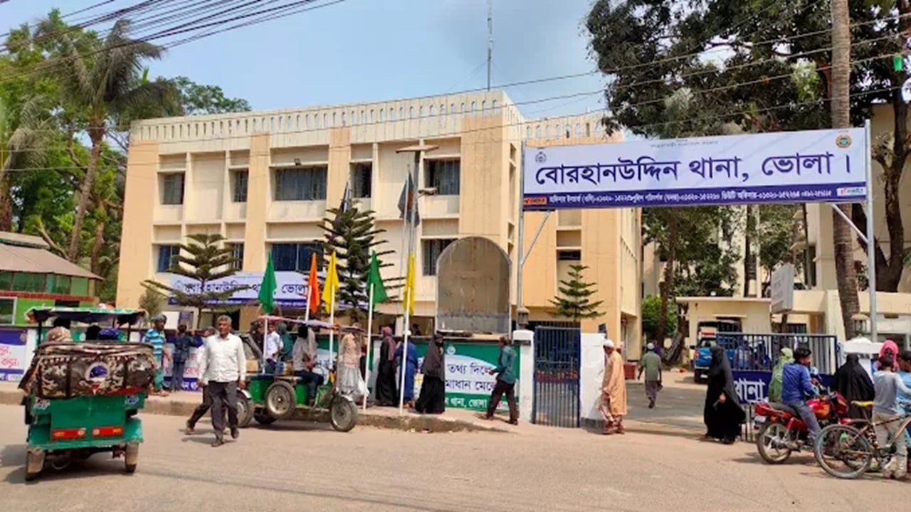 গৃহবধূর ঝুলন্ত লাশ উদ্ধার, শ্বশুর-শাশুড়ির বিরুদ্ধে হত্যার অভিযোগ