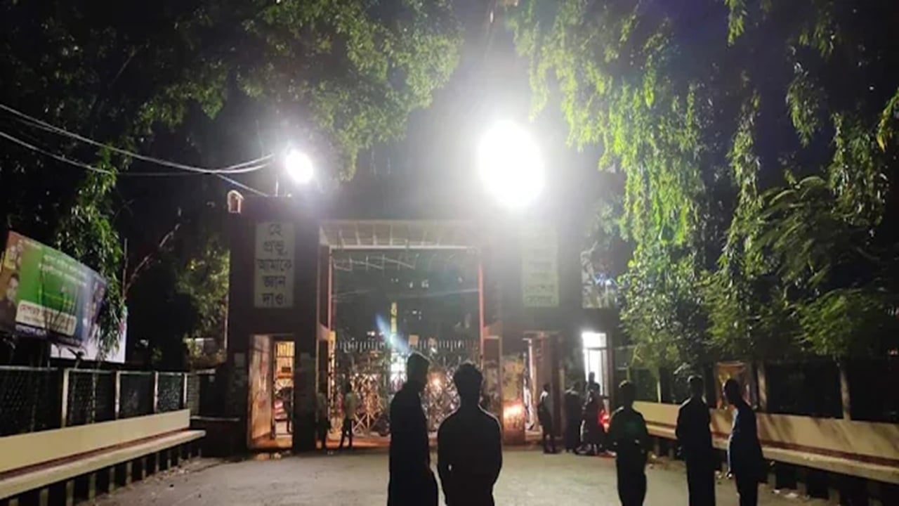 মধ্যরাতে তিতুমীর কলেজে ছাত্রদল-শিবির সংঘর্ষ, আহত ৮