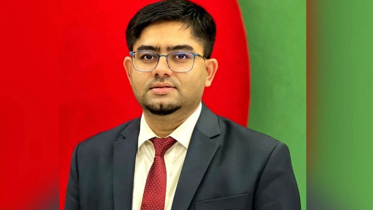 বাগাতিপাড়ার ইউএনও দেবাশীষ বসাককে জনপ্রশাসন মন্ত্রণালয়ে বদলি