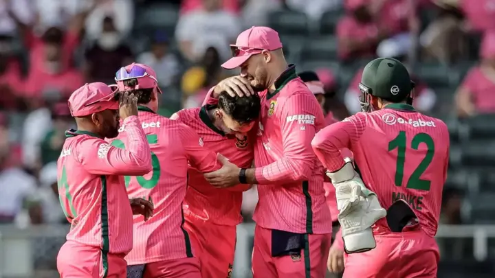 অস্ট্রেলিয়াকে হারিয়ে সিরিজ প্রোটিয়াদের