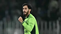 আফ্রিদি-রাজ্জাকের কীর্তিতে ভাগ বসালেন মিনহাস