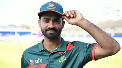 অভিষেক ম্যাচেই অবৈধ বোলিং অ্যাকশনে অভিযুক্ত আলিস
