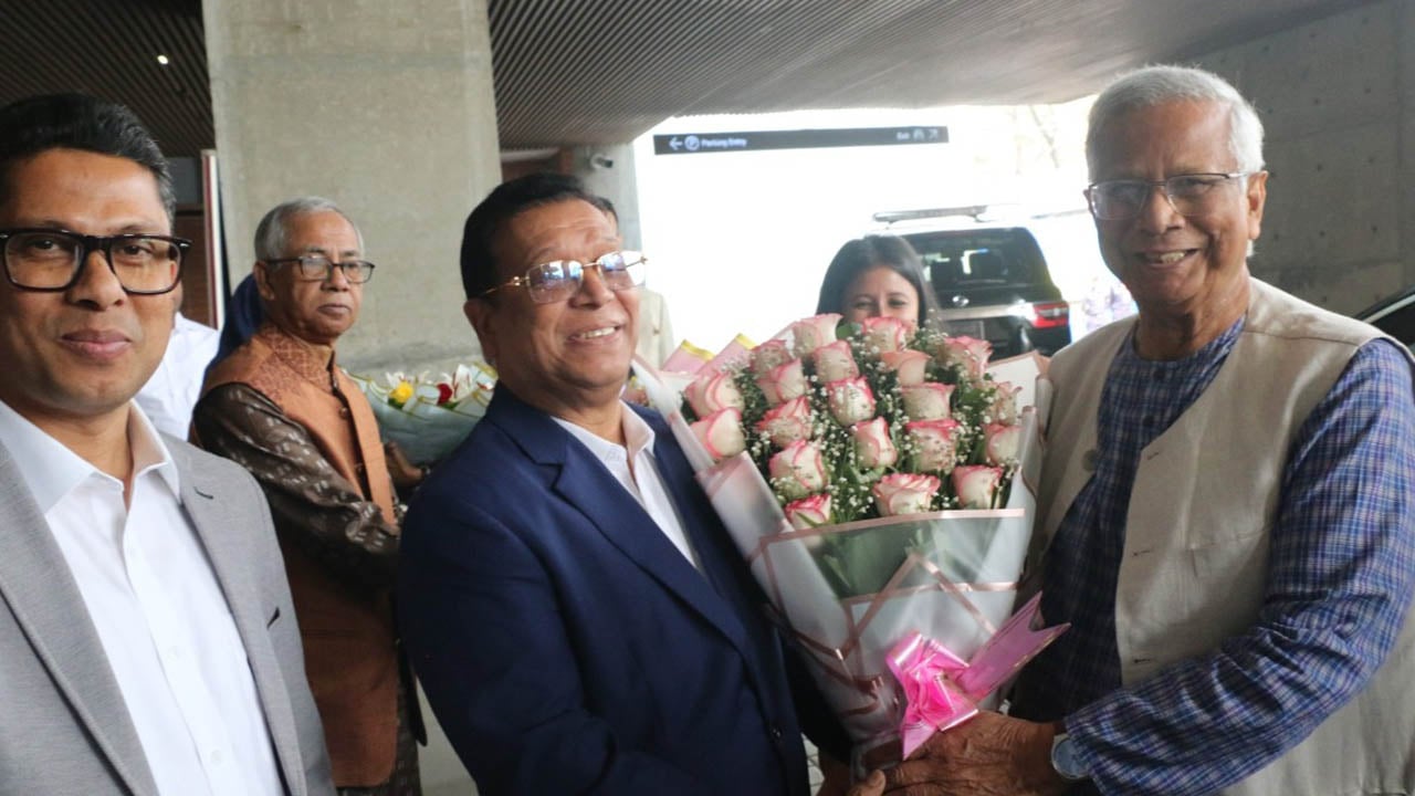 পুরোনো কর্মস্থলে ফিরলেন প্রফেসর ড. মুহাম্মদ ইউনূস