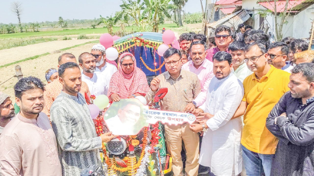 রাজশাহীর টুলি বেগমের পাশে প্রধানমন্ত্রীর সহায়তার হাত