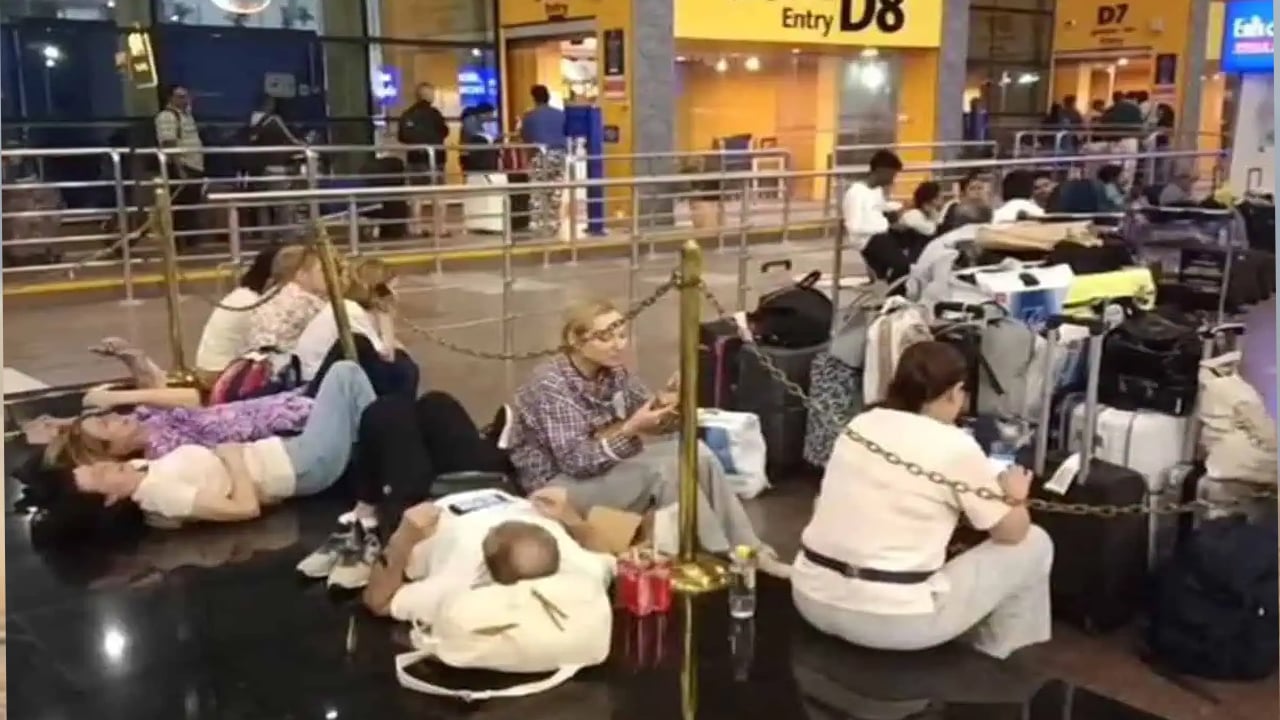 উপসাগরীয় অঞ্চলে আটকা ৩ লাখ মানুষ, ৩৪ হাজার ফ্লাইট বাতিল