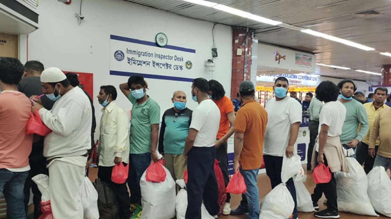 সামরিক বিমানে যুক্তরাষ্ট্র থেকে ফেরত এলো ৩৯ বাংলাদেশি