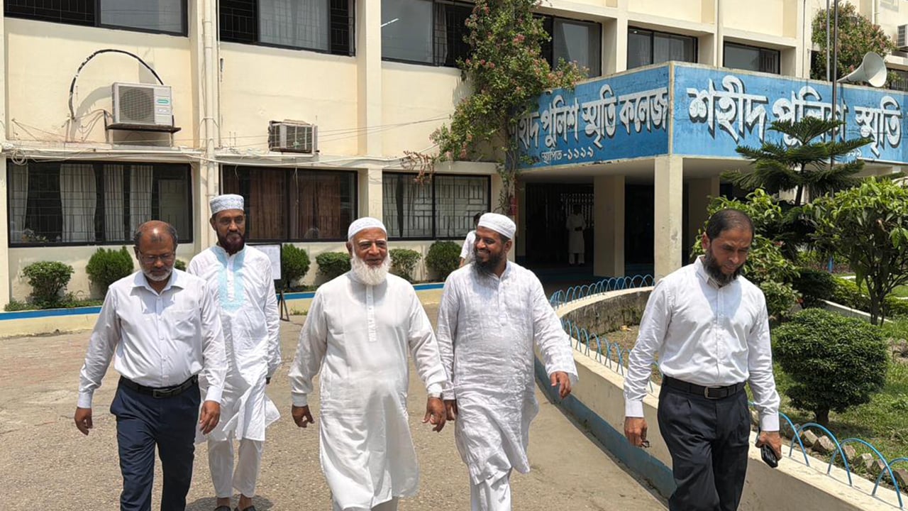 মিরপুরে এসএসসি পরীক্ষা কেন্দ্র পরিদর্শনে বিরোধীদলীয় নেতা