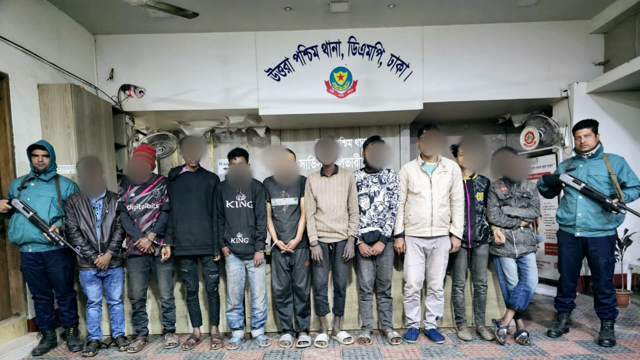 উত্তরা থেকে পেশাদার ১২ ছিনতাইকারী গ্রেপ্তার