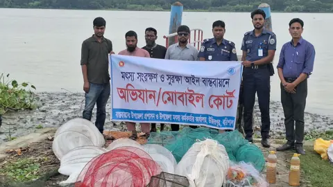 উজিরপুরে ৪ লাখ ৯ হাজার টাকার অবৈধ জাল পুড়িয়ে ধ্বংস