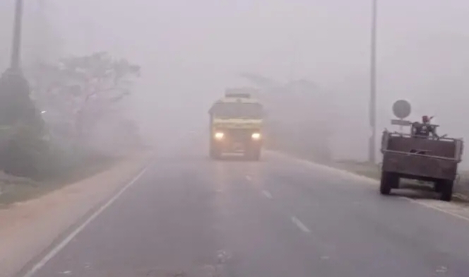 সৈয়দপুরে কুয়াশায় যান চলাচল ব্যাহত, বিঘ্ন ফ্লাইট শিডিউল