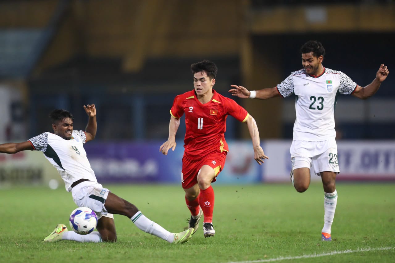 এই দলকে হ্যান্ডেল করতে পারছেন না কোচ